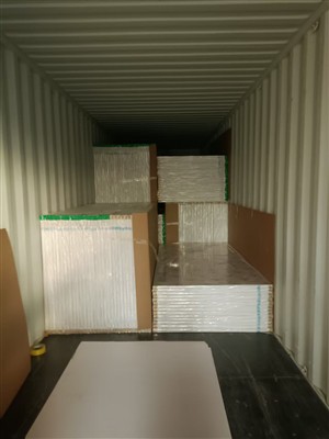 Контейнерът от PVC пяна от Тайланд е успешно зареден